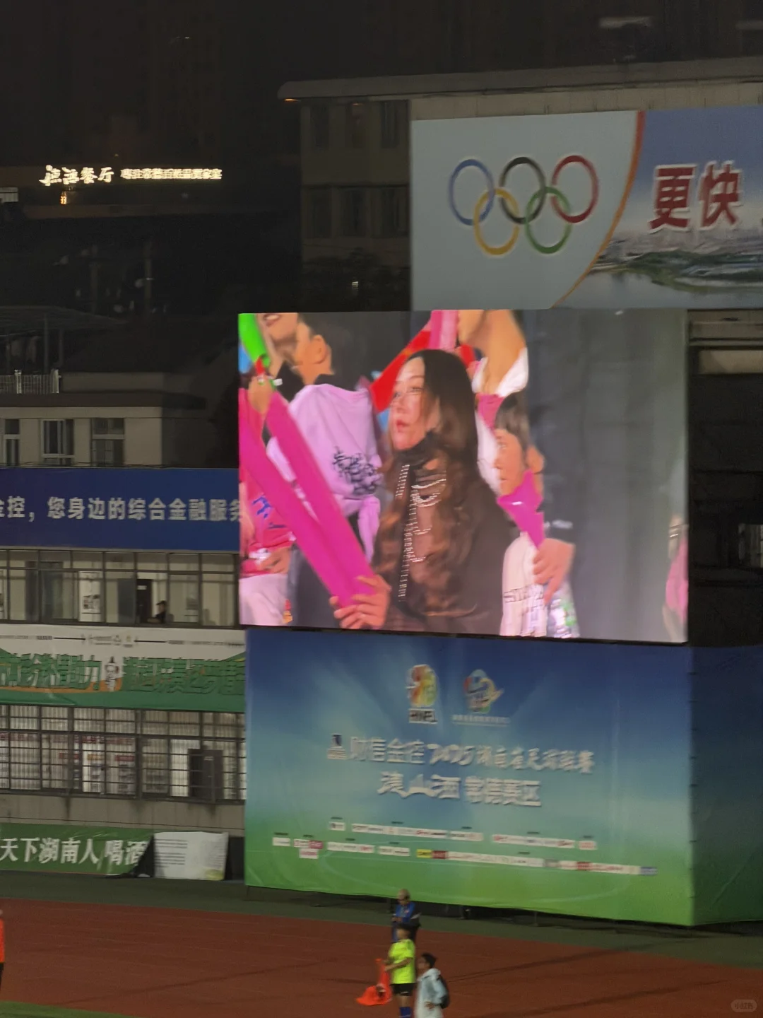 常德主场惊现kiss cam