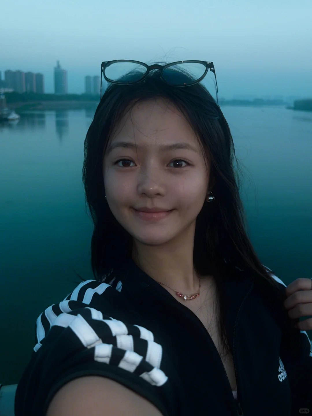 和爱的人一起走在沅江大桥上