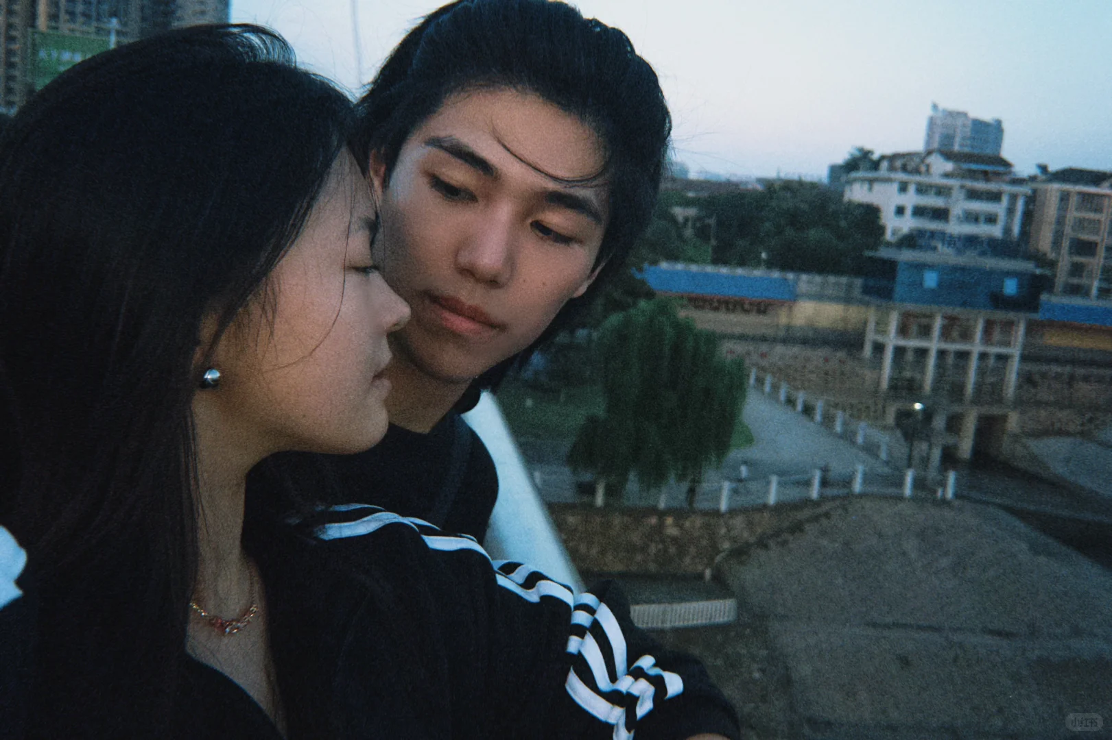 和爱的人一起走在沅江大桥上