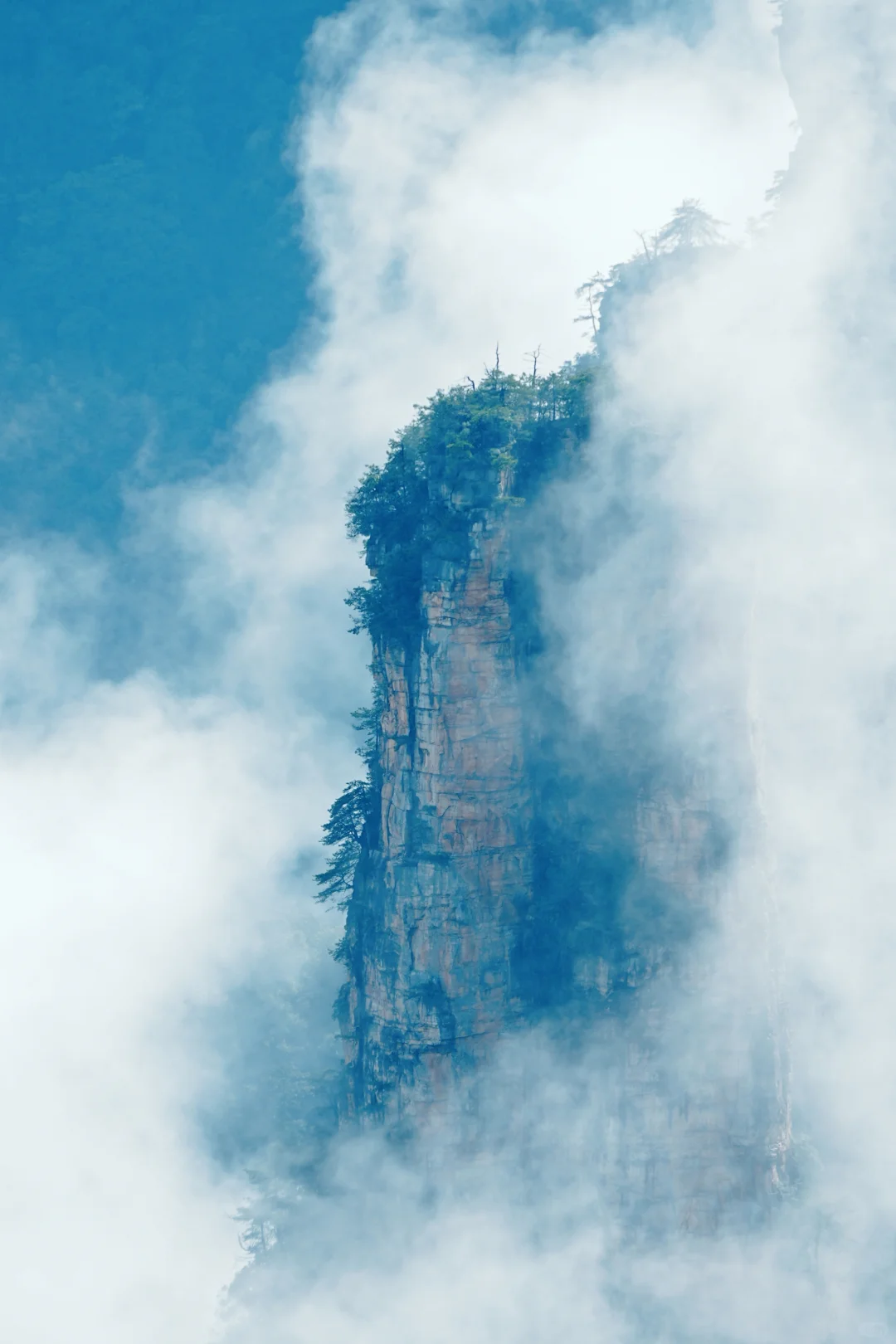 奇峰三千出云，云梦百里藏峰