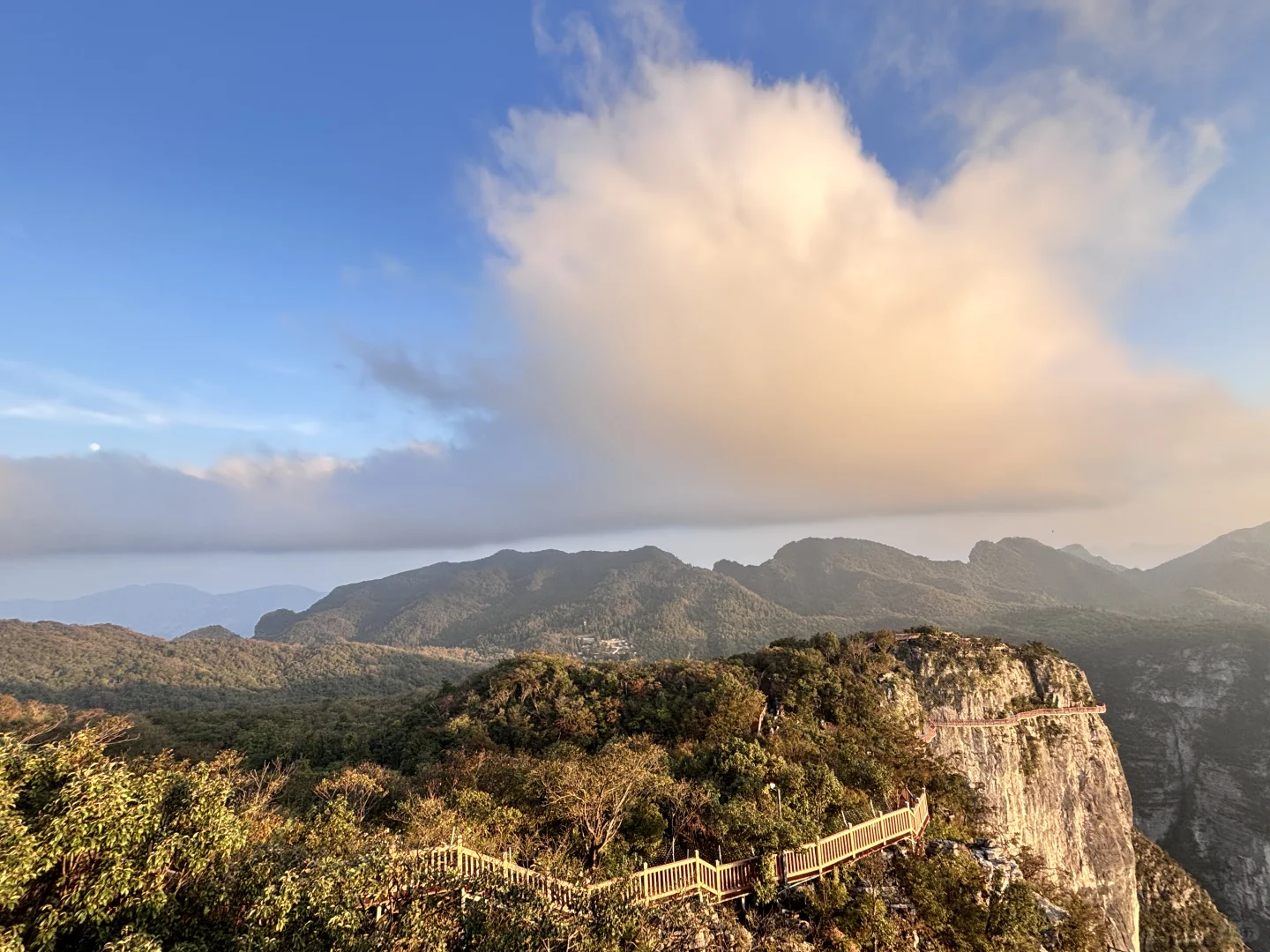 老兵陪玩之张家界｜有趣的警察小哥