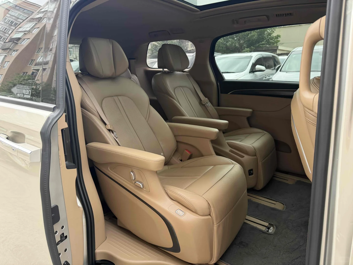 张家界最豪华的MPV