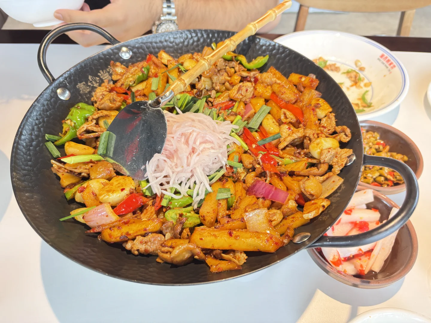 老兵陪玩之张家界｜有趣的警察小哥