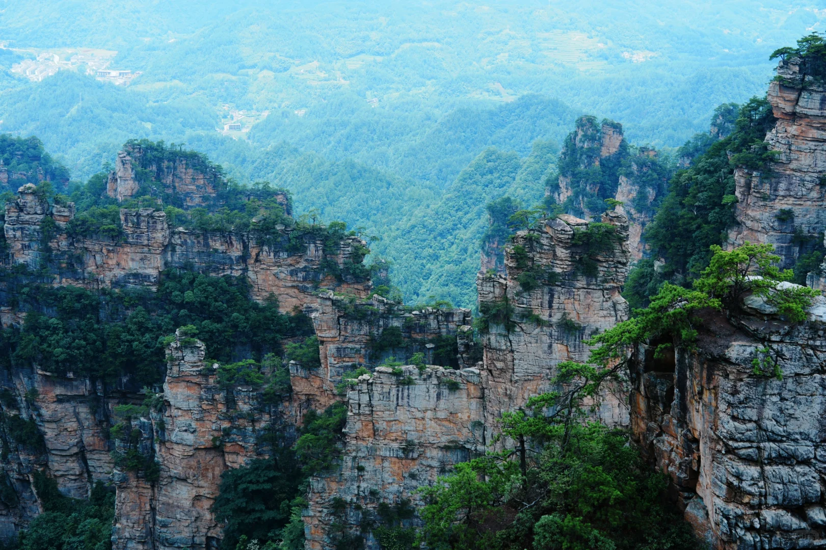 奇峰三千出云，云梦百里藏峰