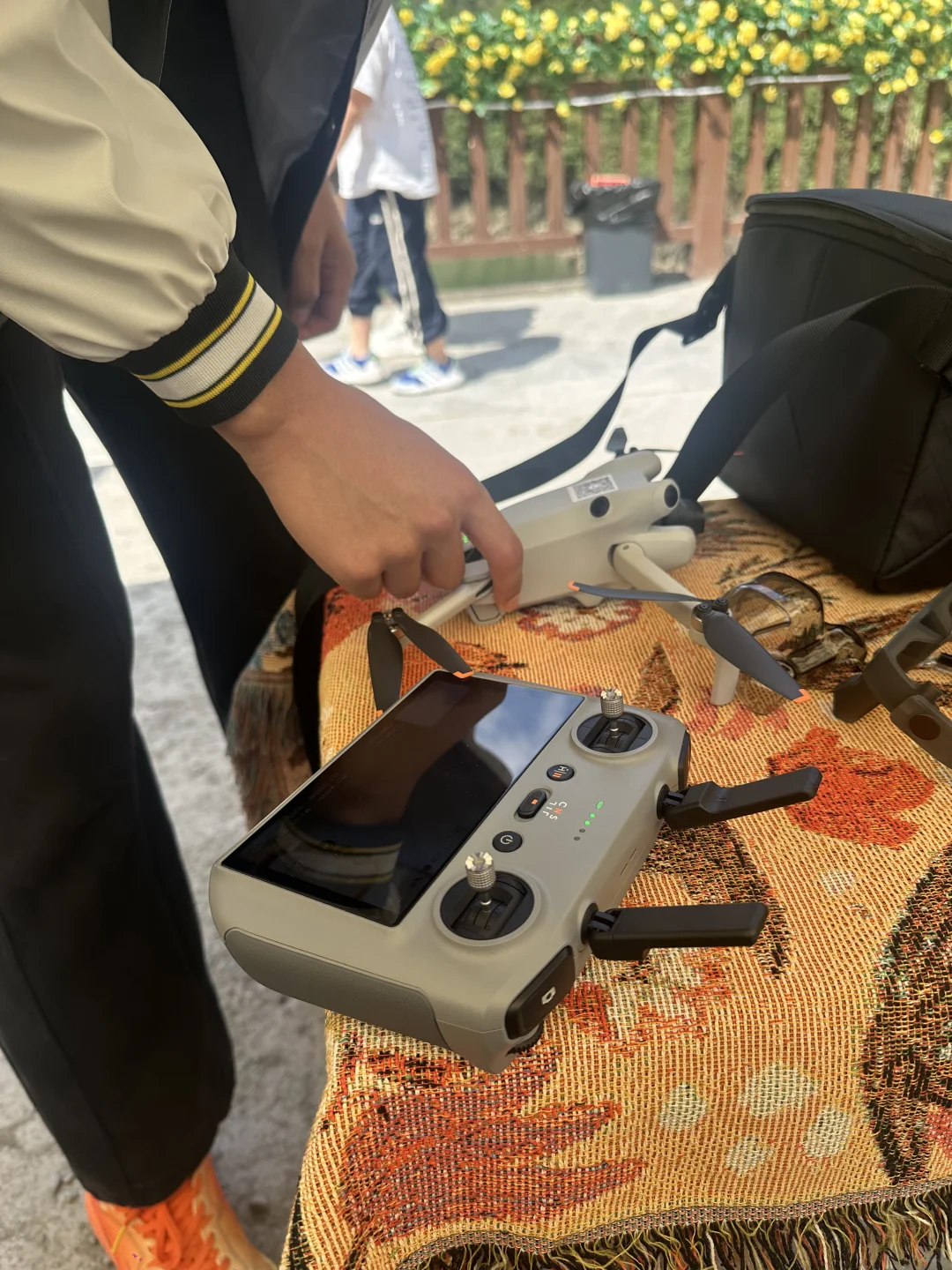 老兵陪玩之张家界｜有趣的警察小哥