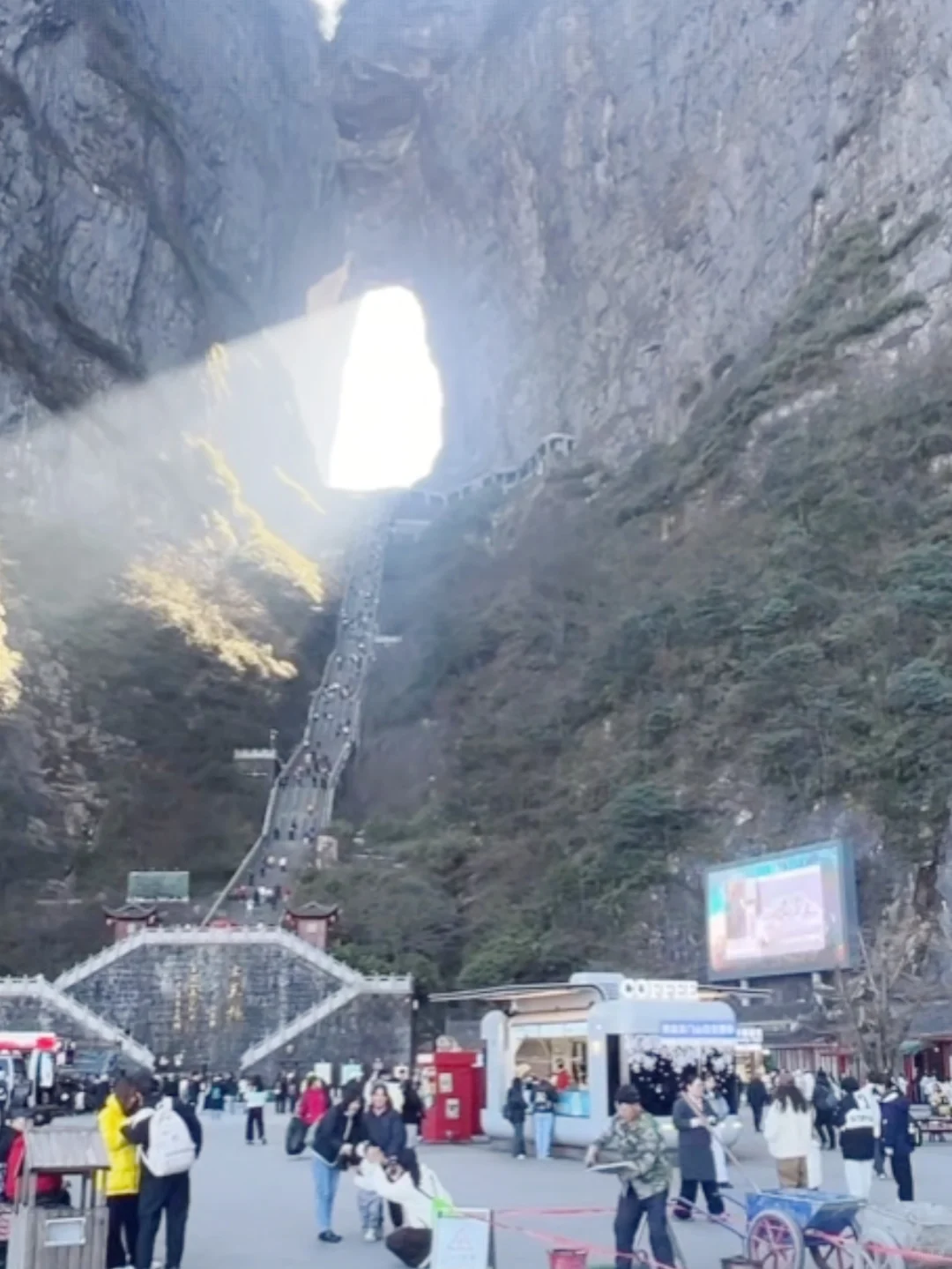 张家界天气实况☀️天门山·12月6日·上午·晴