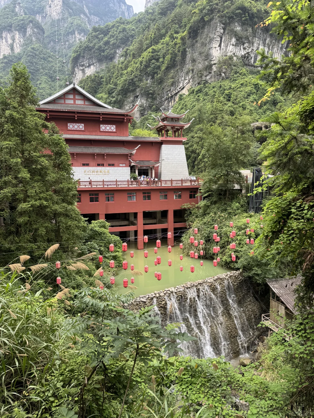 天门山后劲儿:上去一趟魂丢在999级天梯了