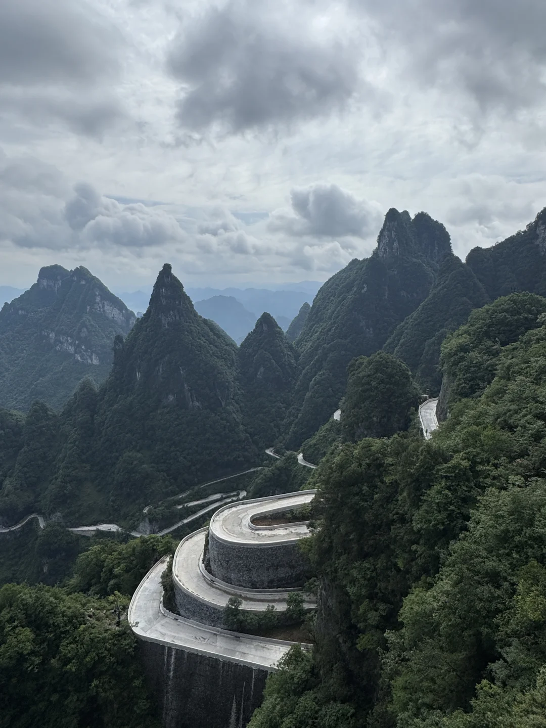 天门山后劲儿:上去一趟魂丢在999级天梯了