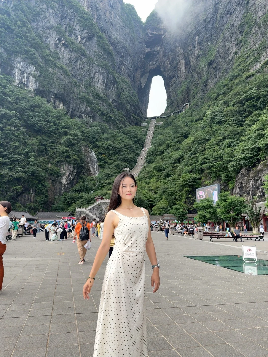 天门山后劲儿:上去一趟魂丢在999级天梯了