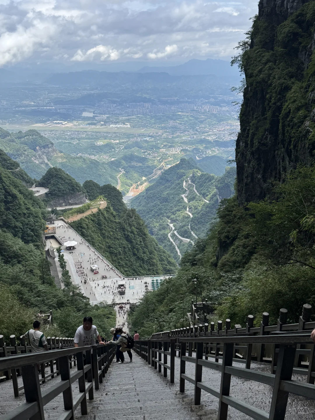 天门山后劲儿:上去一趟魂丢在999级天梯了