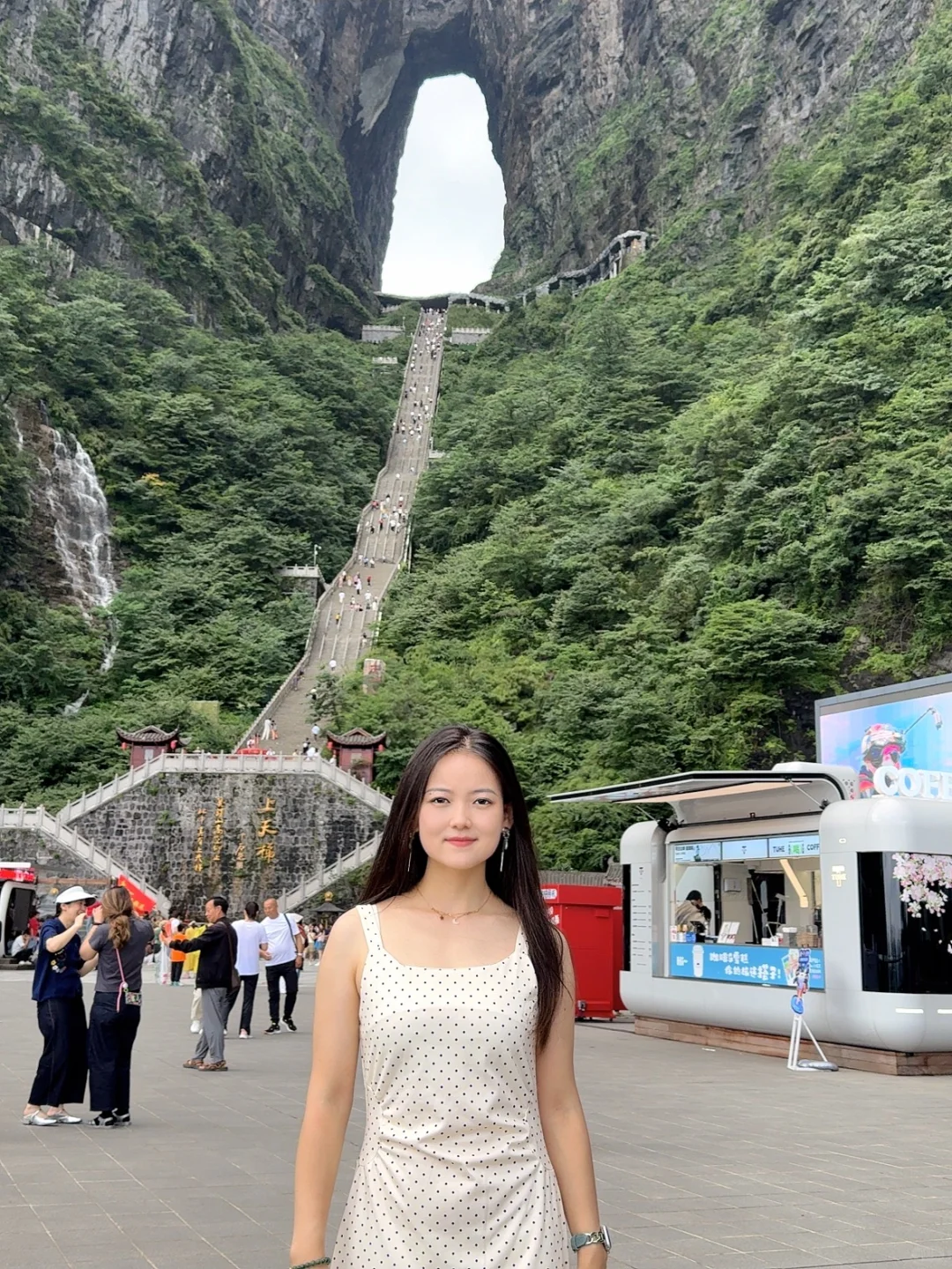 天门山后劲儿:上去一趟魂丢在999级天梯了