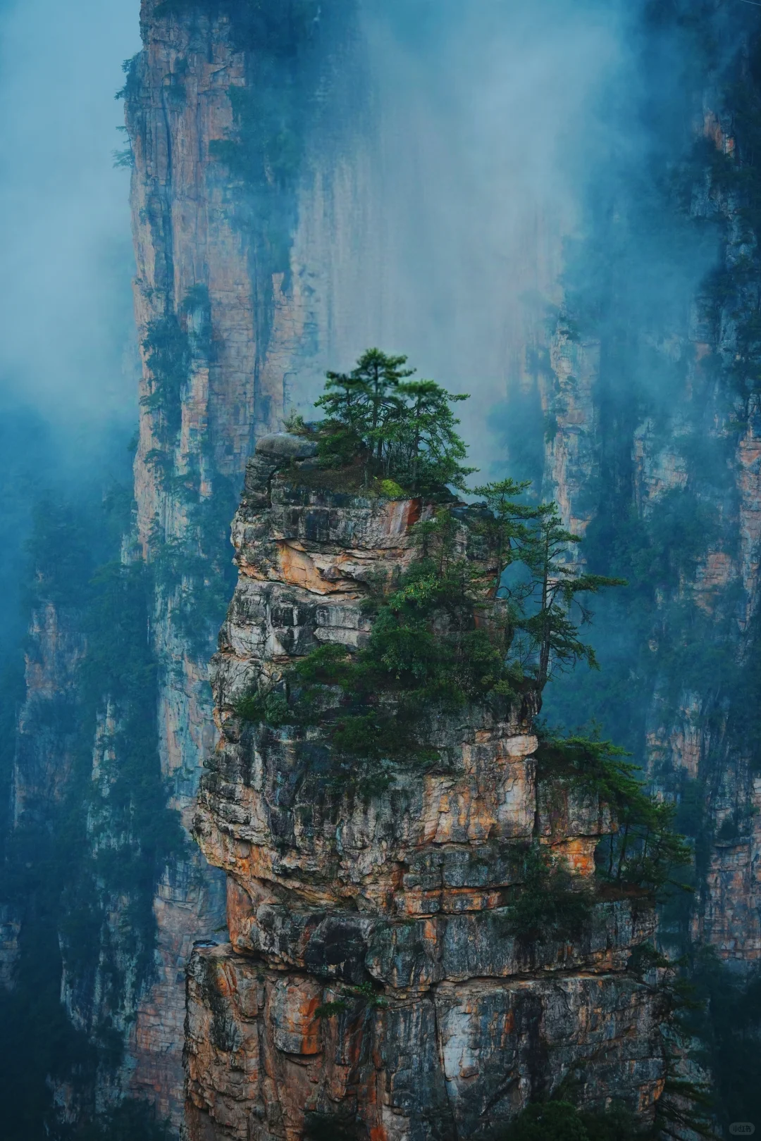 奇峰三千出云，云梦百里藏峰