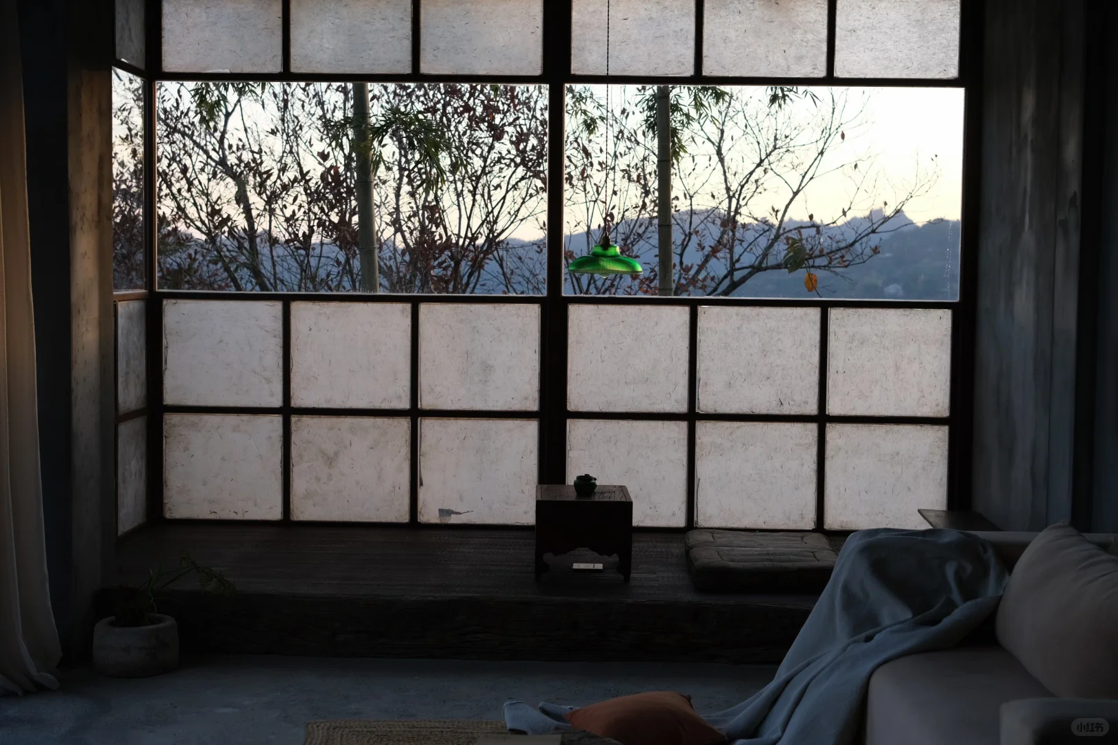 住进这家悬崖民宿｜承包一整座山的秋天‼️