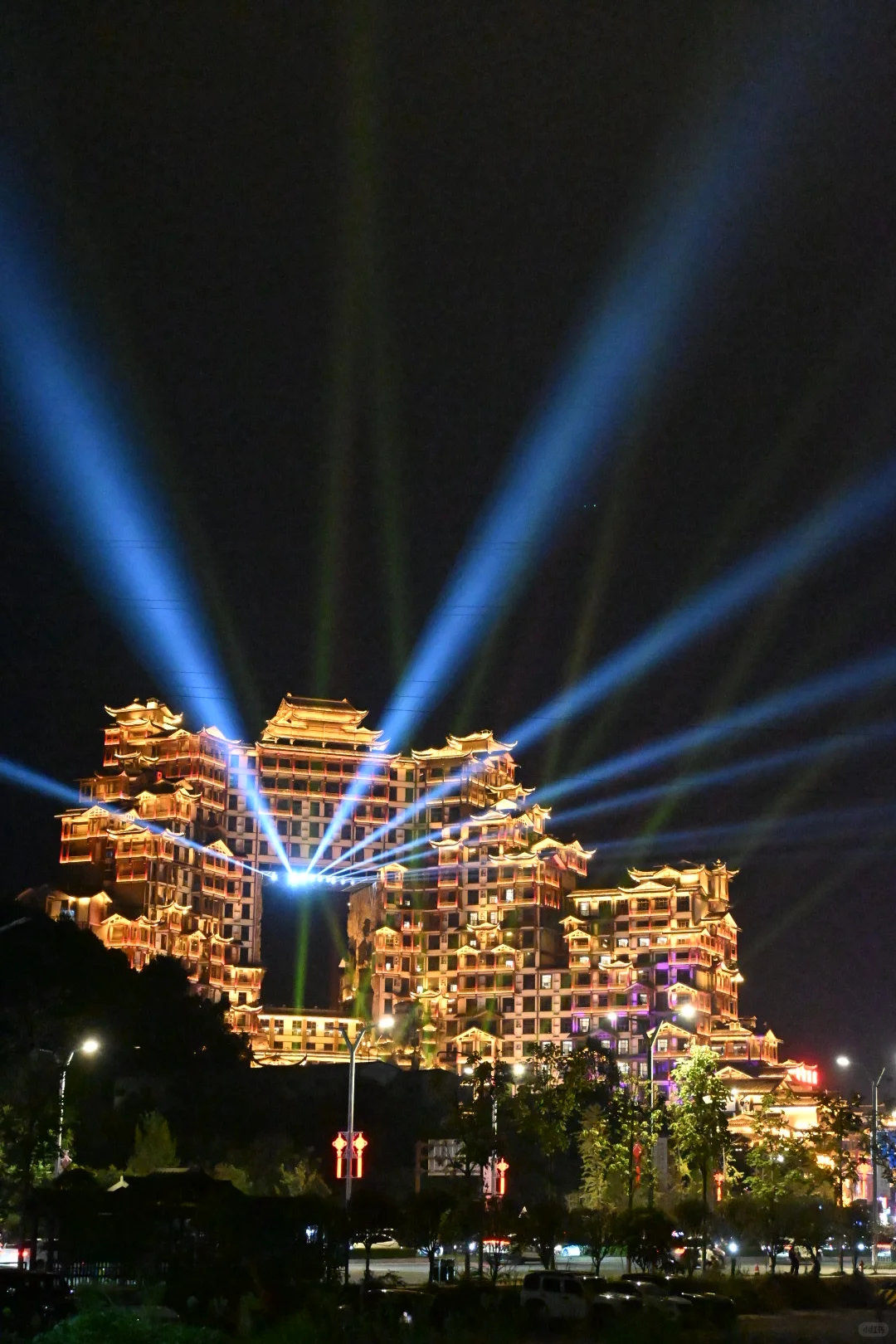 老兵陪玩之张家界｜有趣的警察小哥