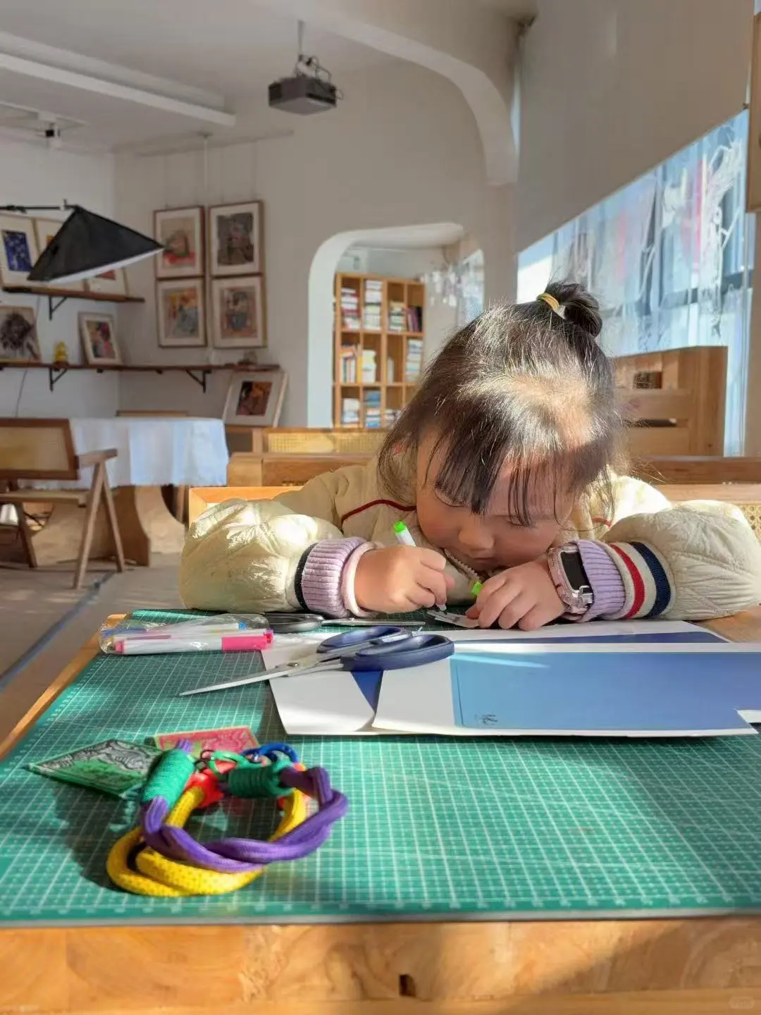 画廊迎来超认真的伙伴🫶