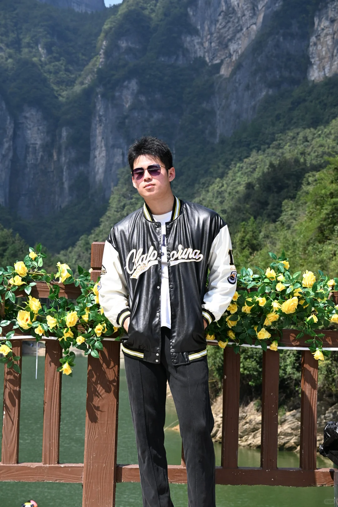 老兵陪玩之张家界｜有趣的警察小哥