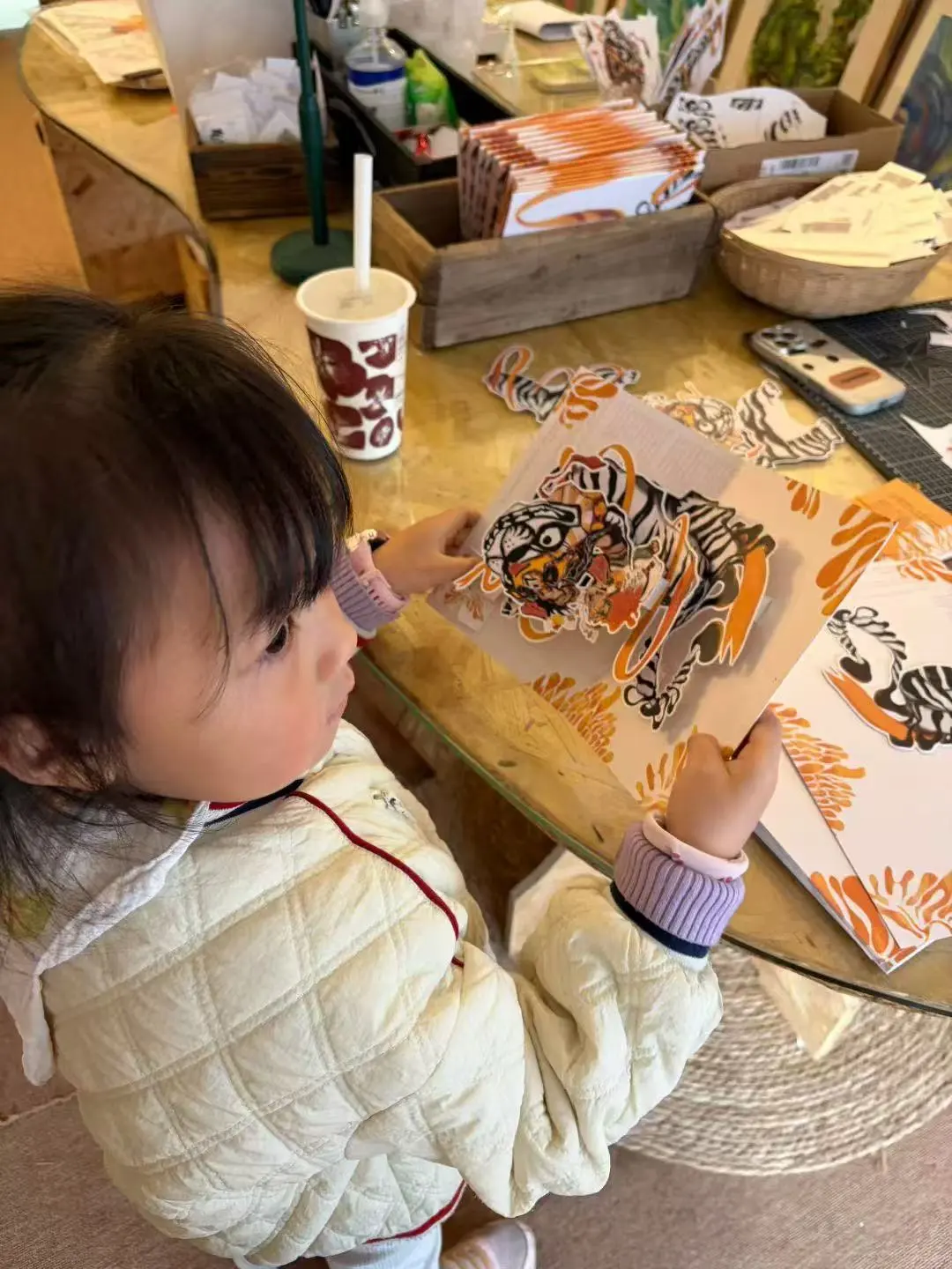 画廊迎来超认真的伙伴🫶