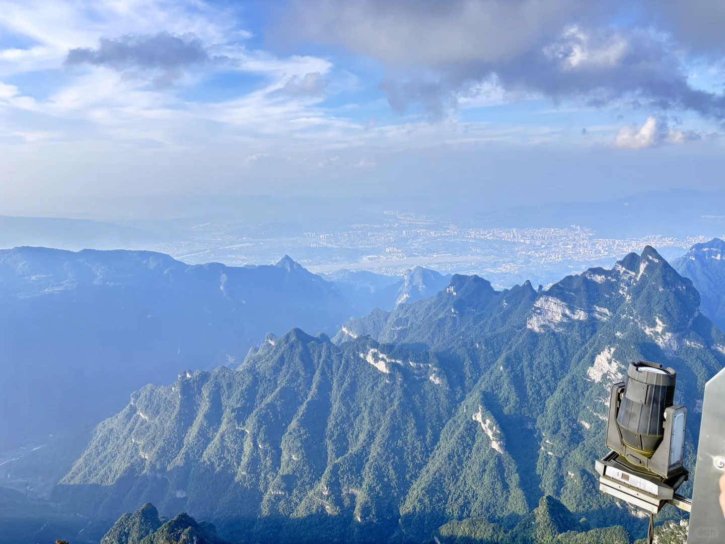 老兵陪玩之张家界｜有趣的警察小哥