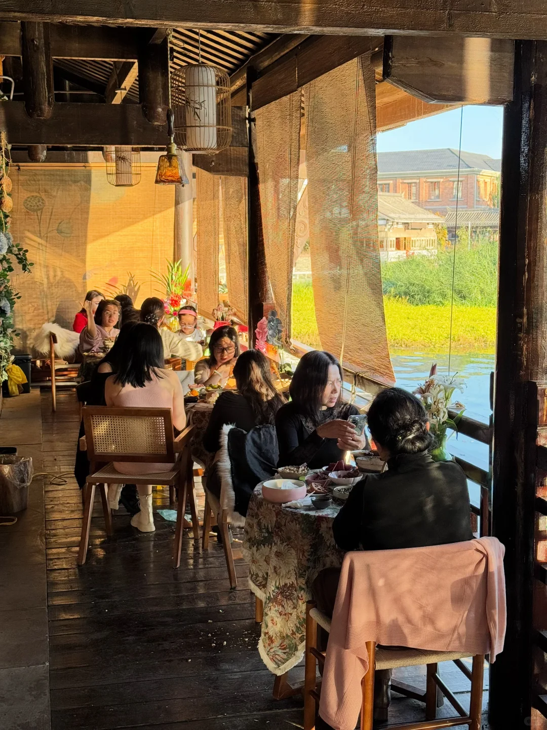 秋日必打卡！常德河街氛围感超绝的河畔阳台