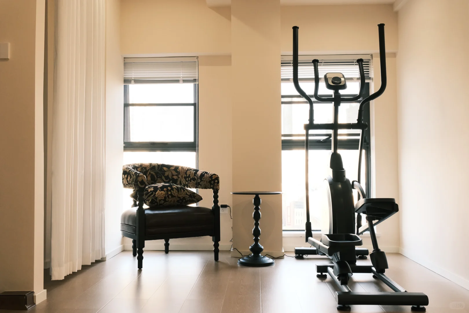 一个小镇女生在常德万达附近碎掉了