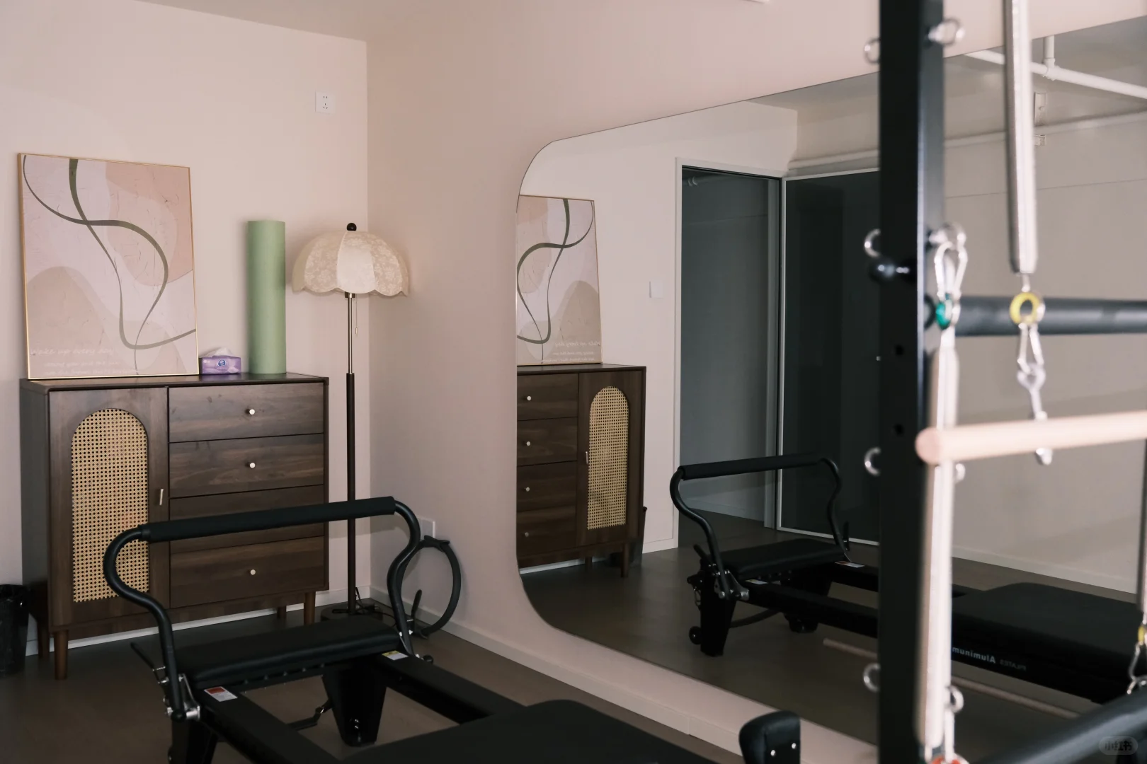 一个小镇女生在常德万达附近碎掉了