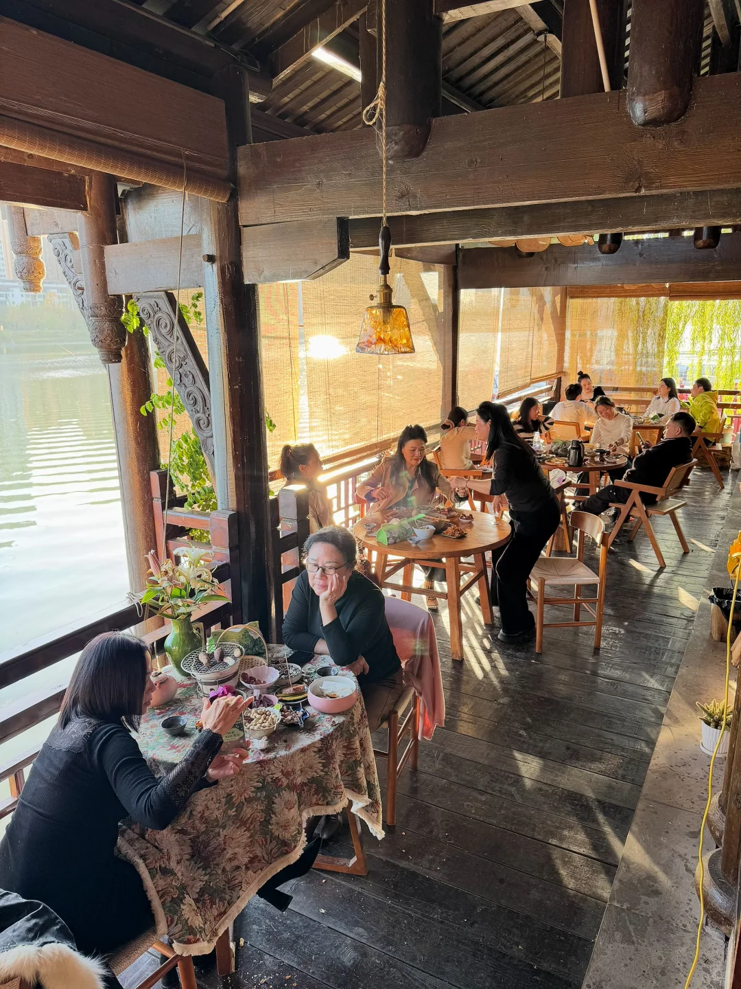 秋日必打卡！常德河街氛围感超绝的河畔阳台