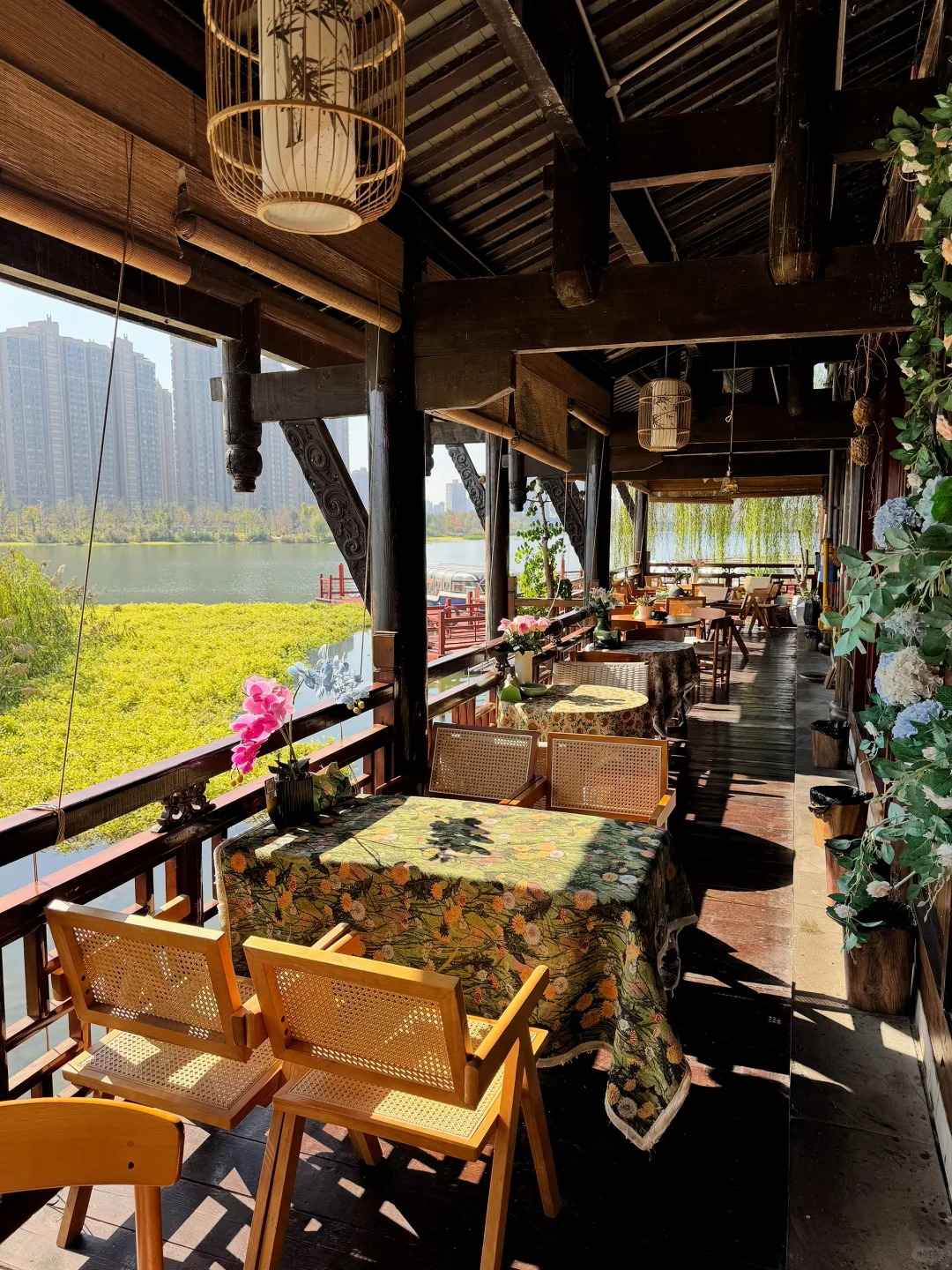 秋日必打卡！常德河街氛围感超绝的河畔阳台