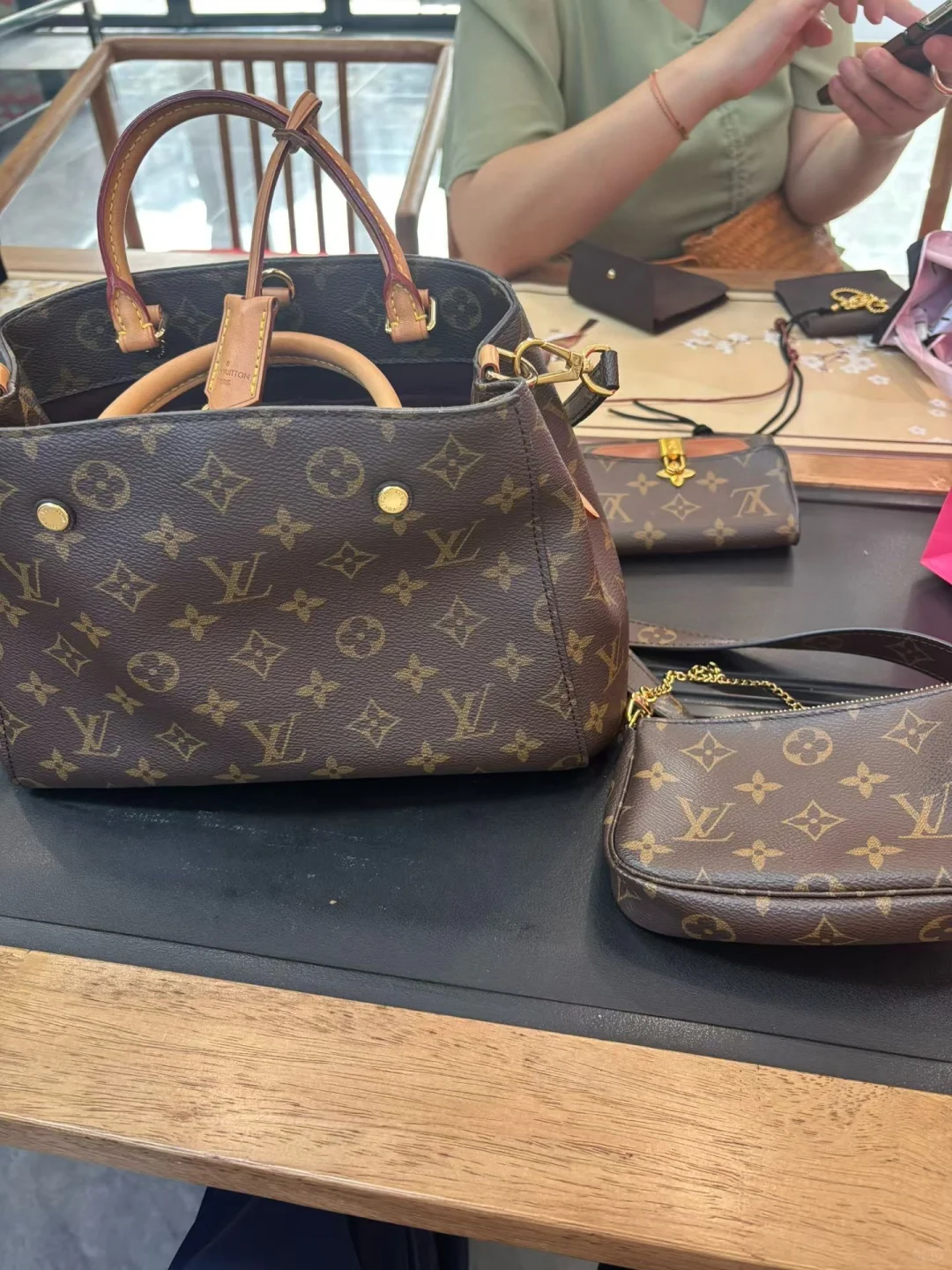 常德有人出LV包包吗？秒收不啰嗦