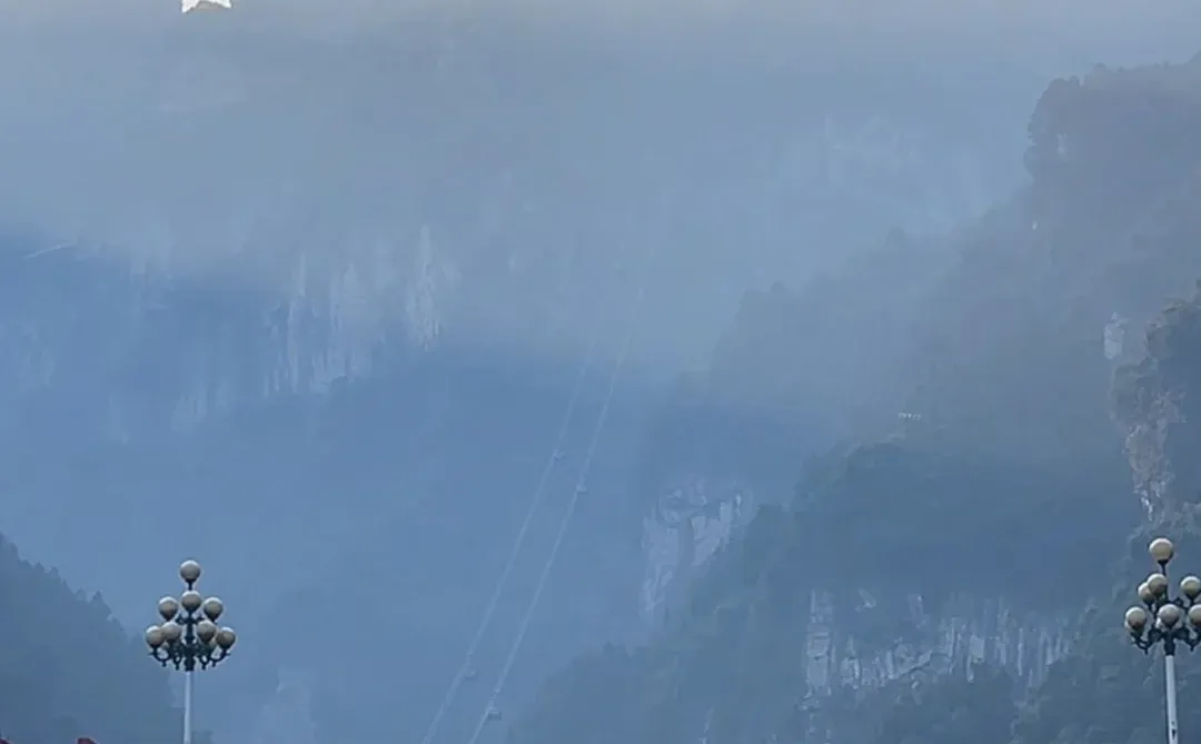 张家界天气实况🌤天门山12月11日·上午·晴