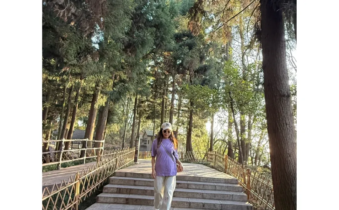 张家界12月8日游玩实况可穿短袖也穿厚外套