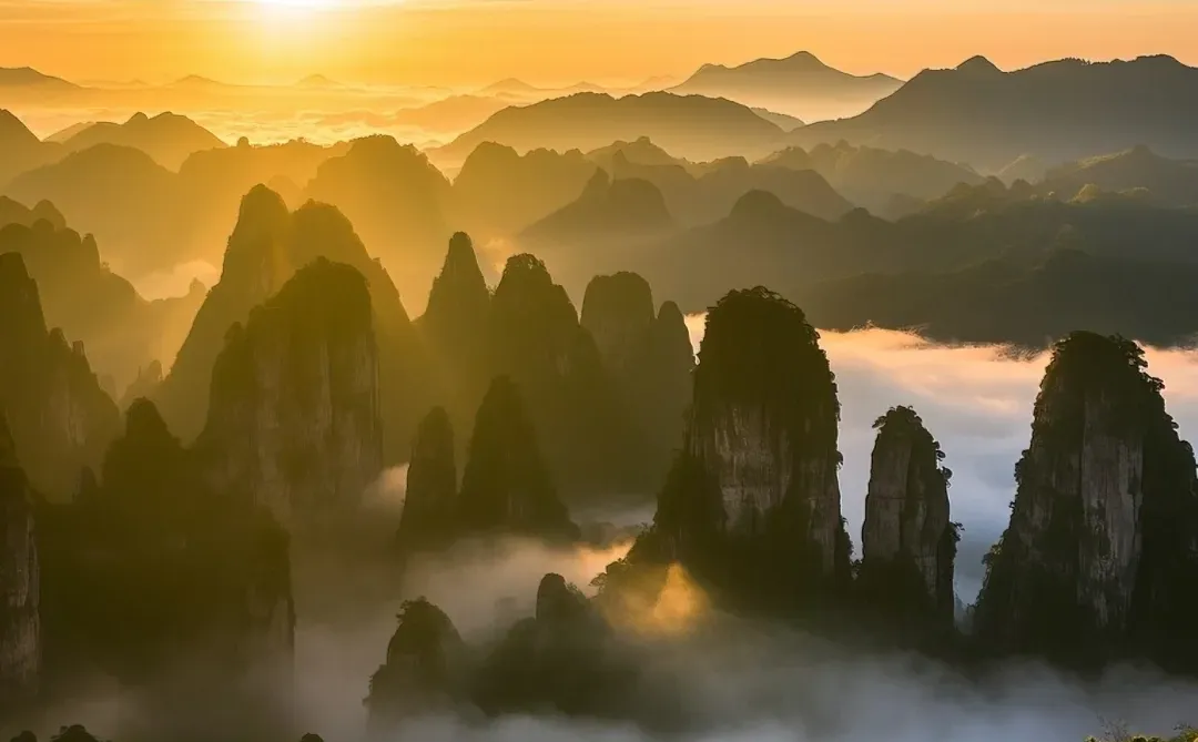 日出张家界，发现她的美。