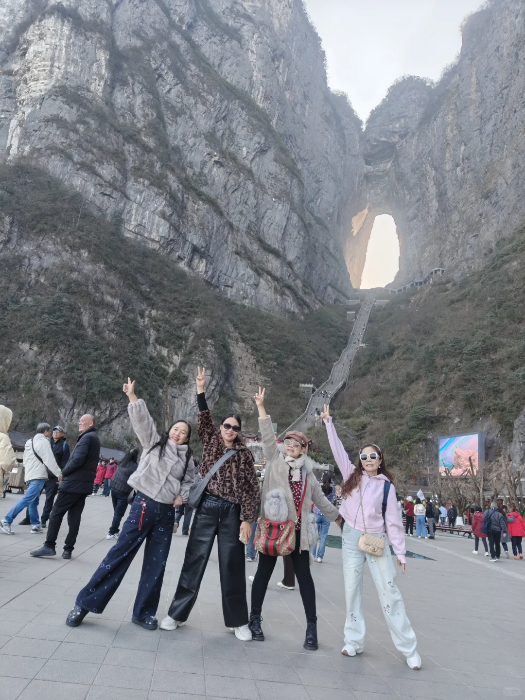 张家界12月8日游玩实况可穿短袖也穿厚外套