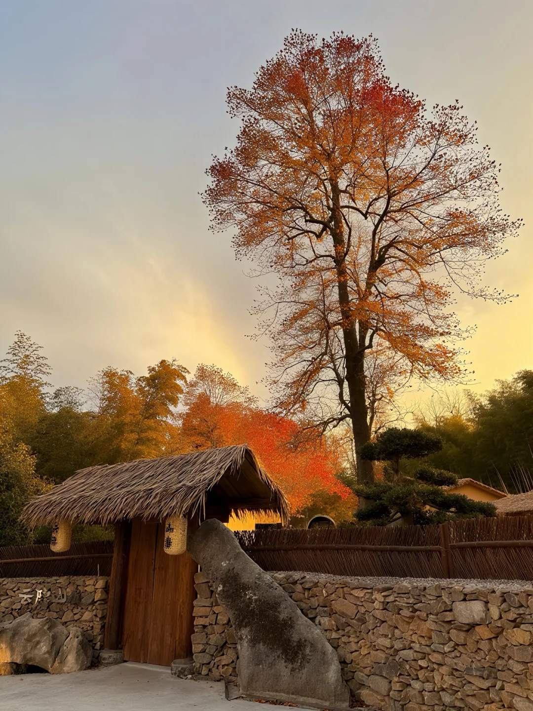 张家界天门山对面