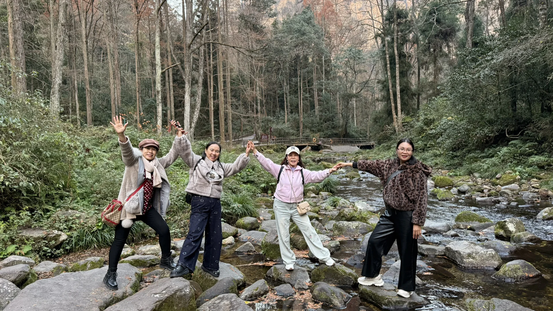 张家界12月8日游玩实况可穿短袖也穿厚外套