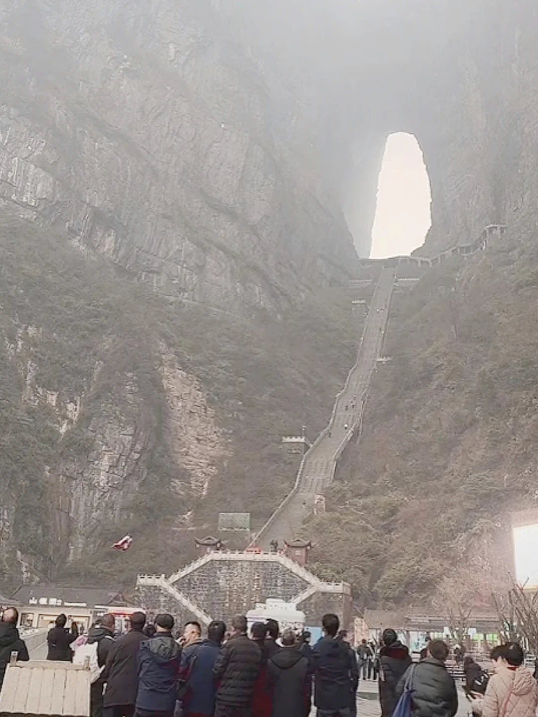 张家界天气实况☁️天门山12月12日·上午·阴