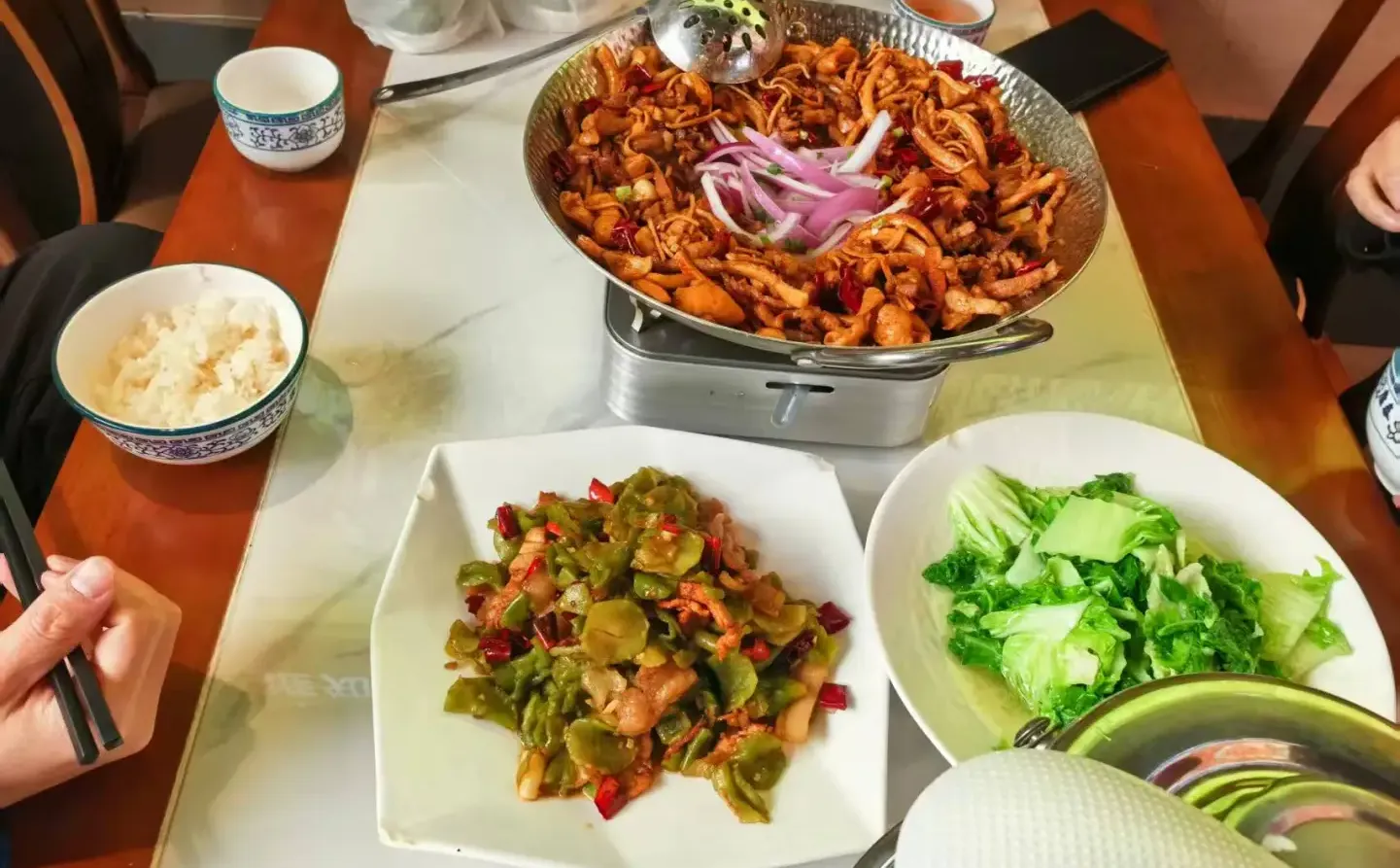 来张家界怎么能不吃三下锅呢？