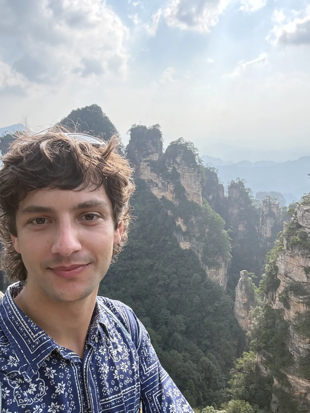 我今天来看，张家界上果然长满了外国人