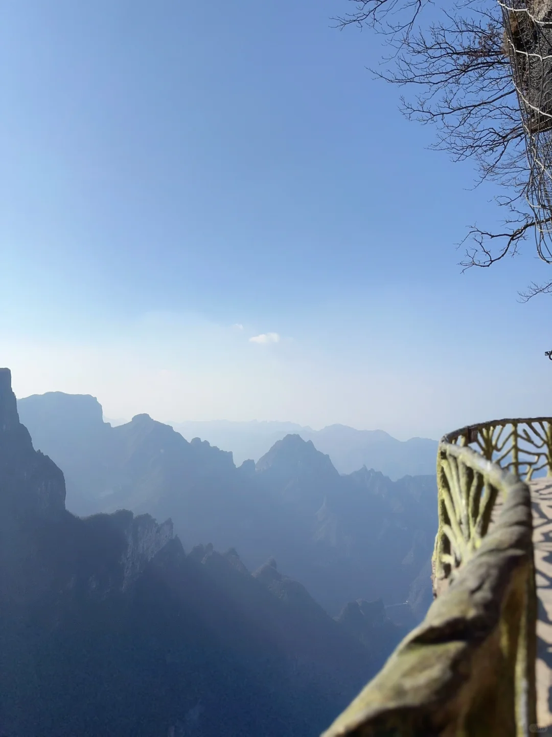 张家界天门山｜一月阳光穿山大洞 景色确实美