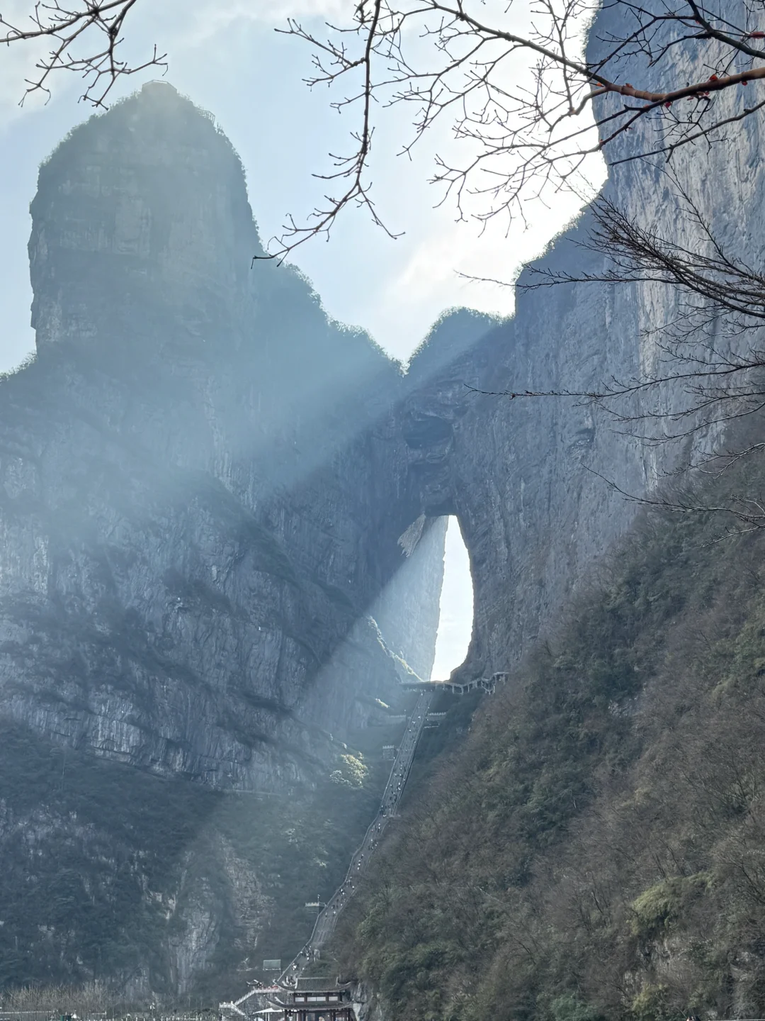 13.12 今日张家界天门山，天门洞开了！