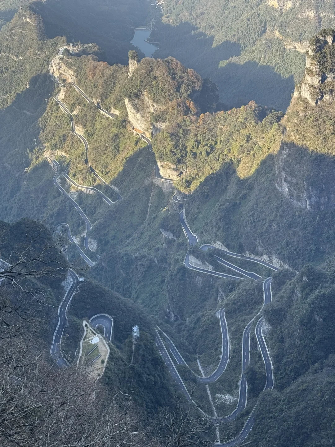 强壮女人们一口气登上天门山999阶💪