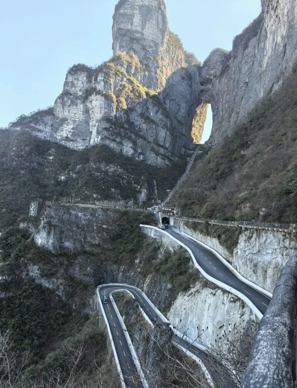 张家界懒人玩法！住这景点美食全顺路🚶‍