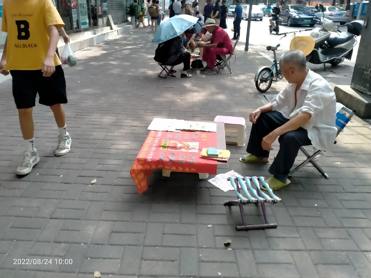 算命一条街。算命，你信吗？