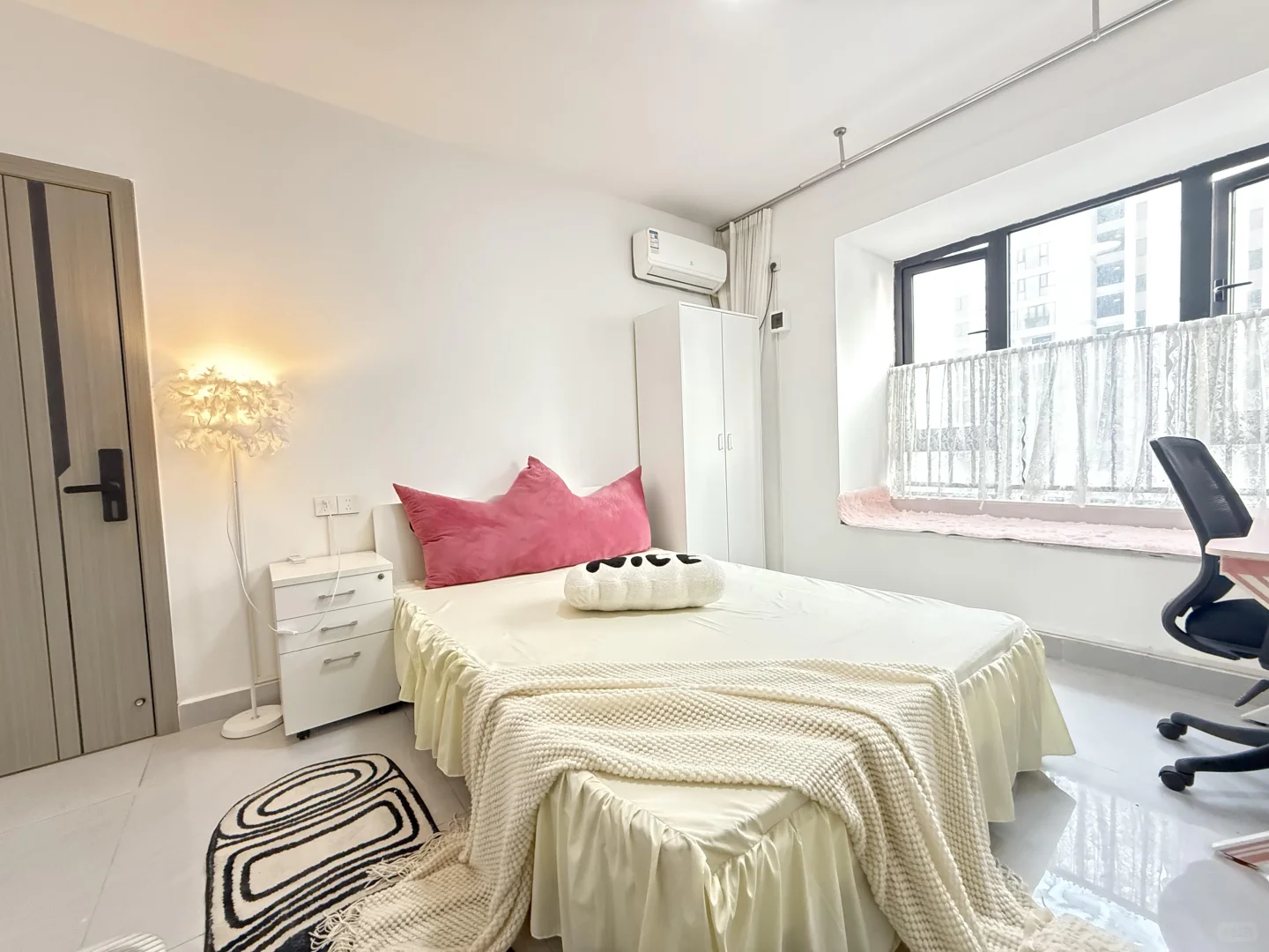 找合租室友 一个月800 主卧有独卫