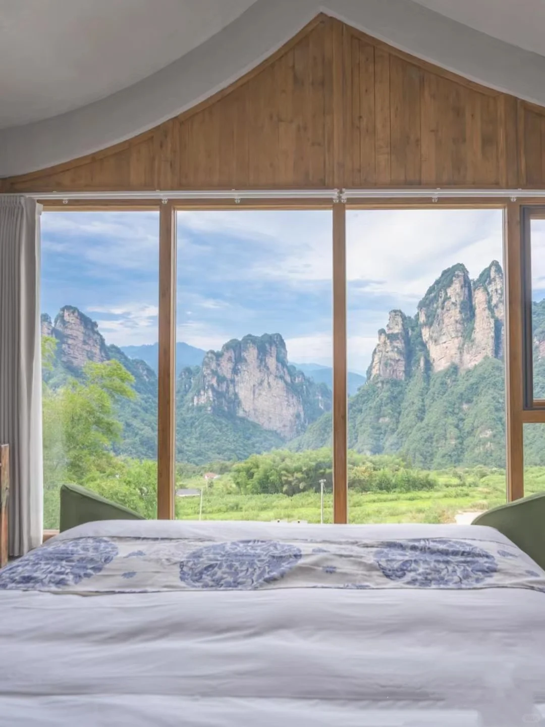 🌿逃离城市喧嚣 住进张家界山顶民宿🏠