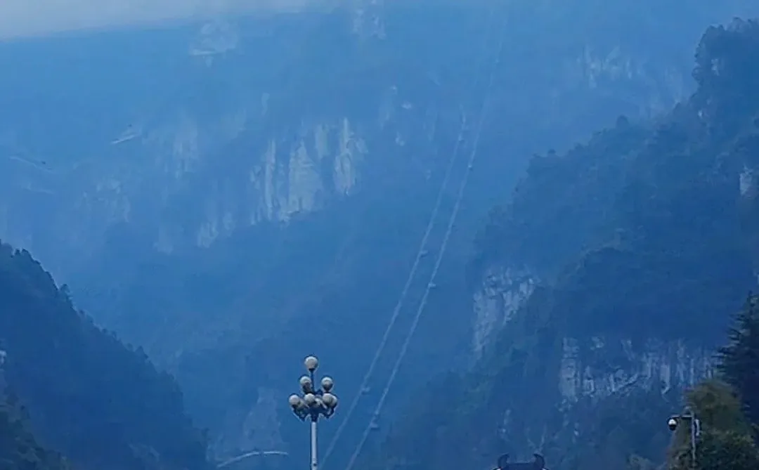张家界天气实况🌤天门山12月19日·上午·晴