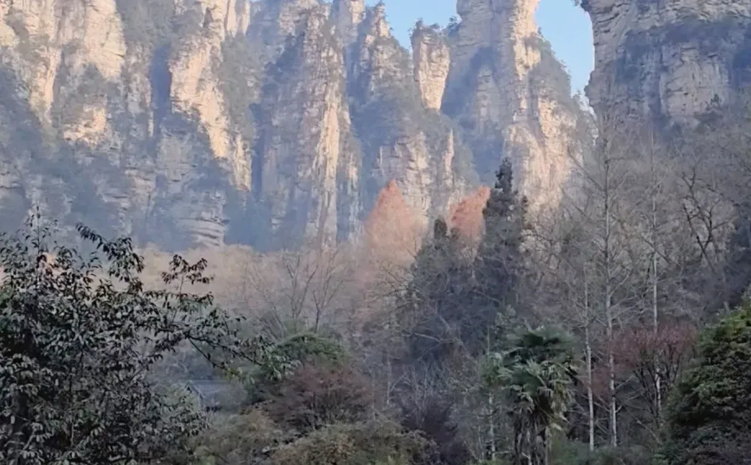 张家界天气实况🌤天门山12月18日·上午·晴