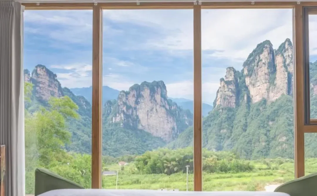 🌿逃离城市喧嚣 住进张家界山顶民宿🏠