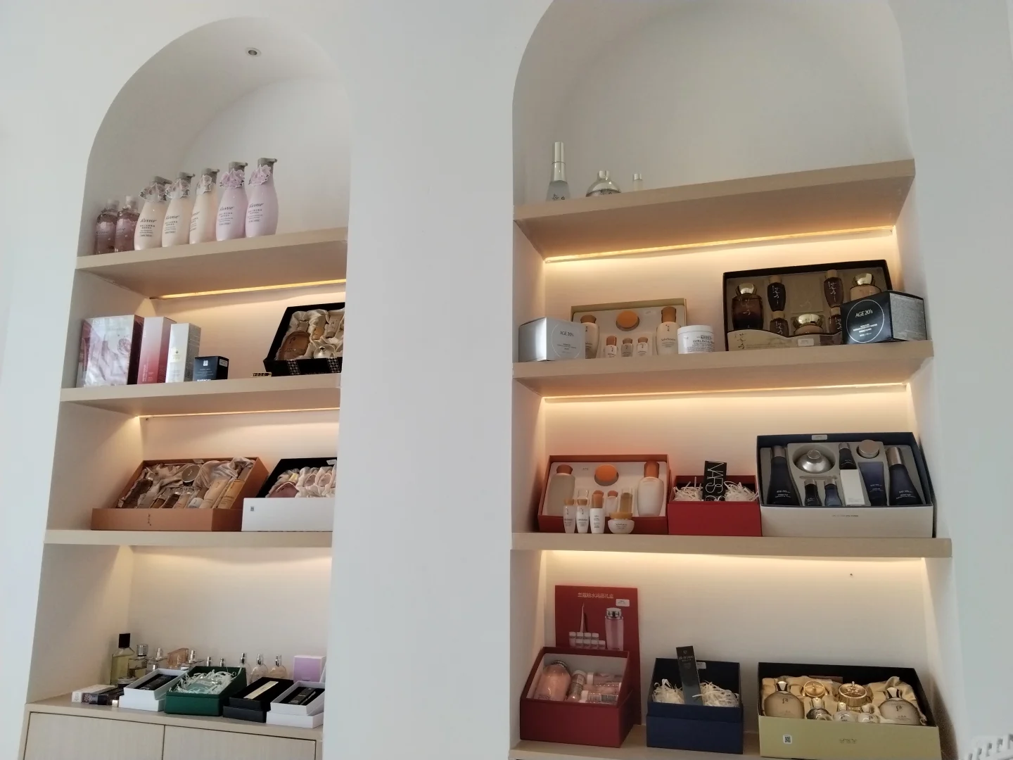 张家界市区14年的美妆店