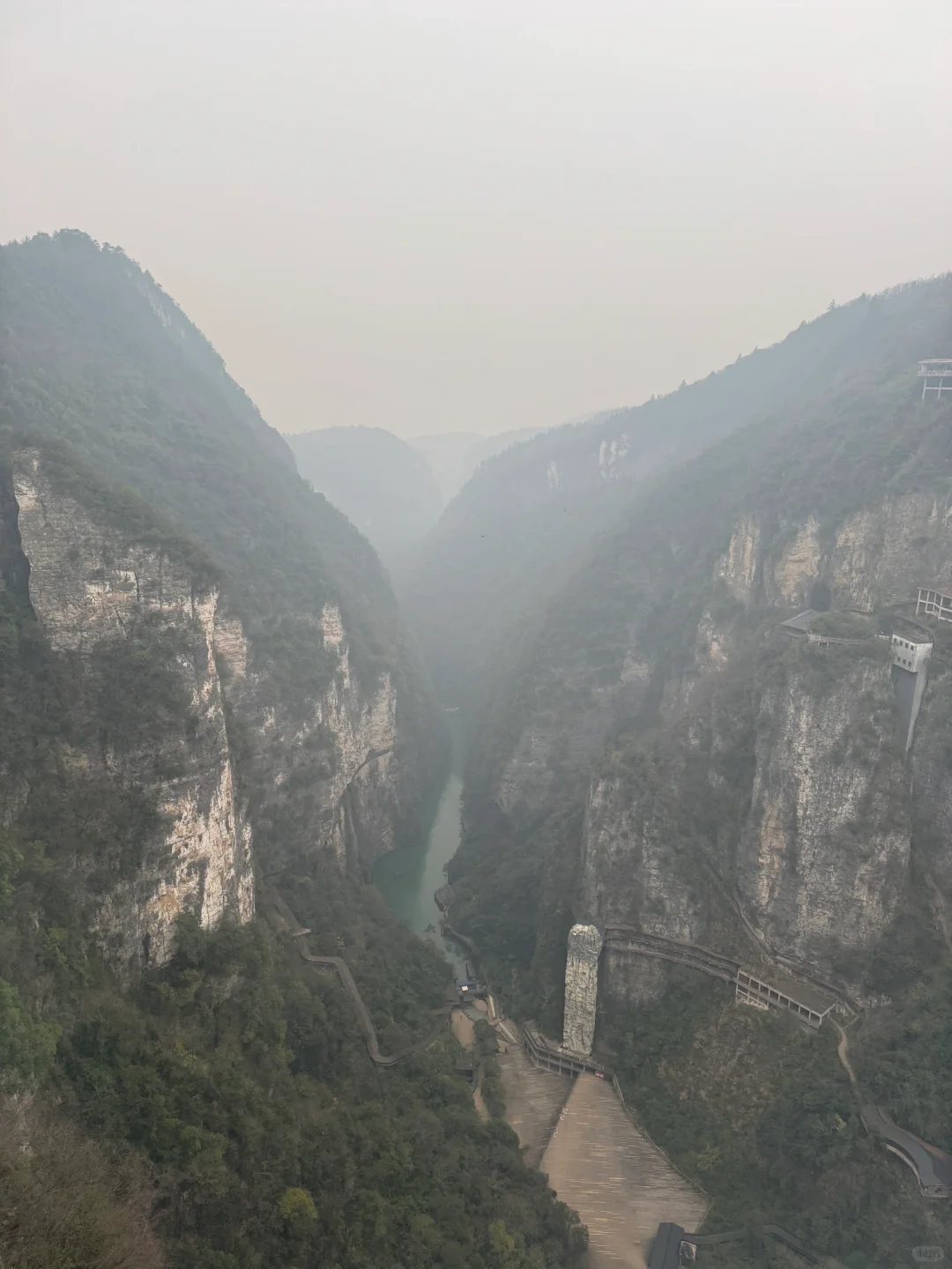 12.12 今天张家界大峡谷，灰蒙蒙的天空