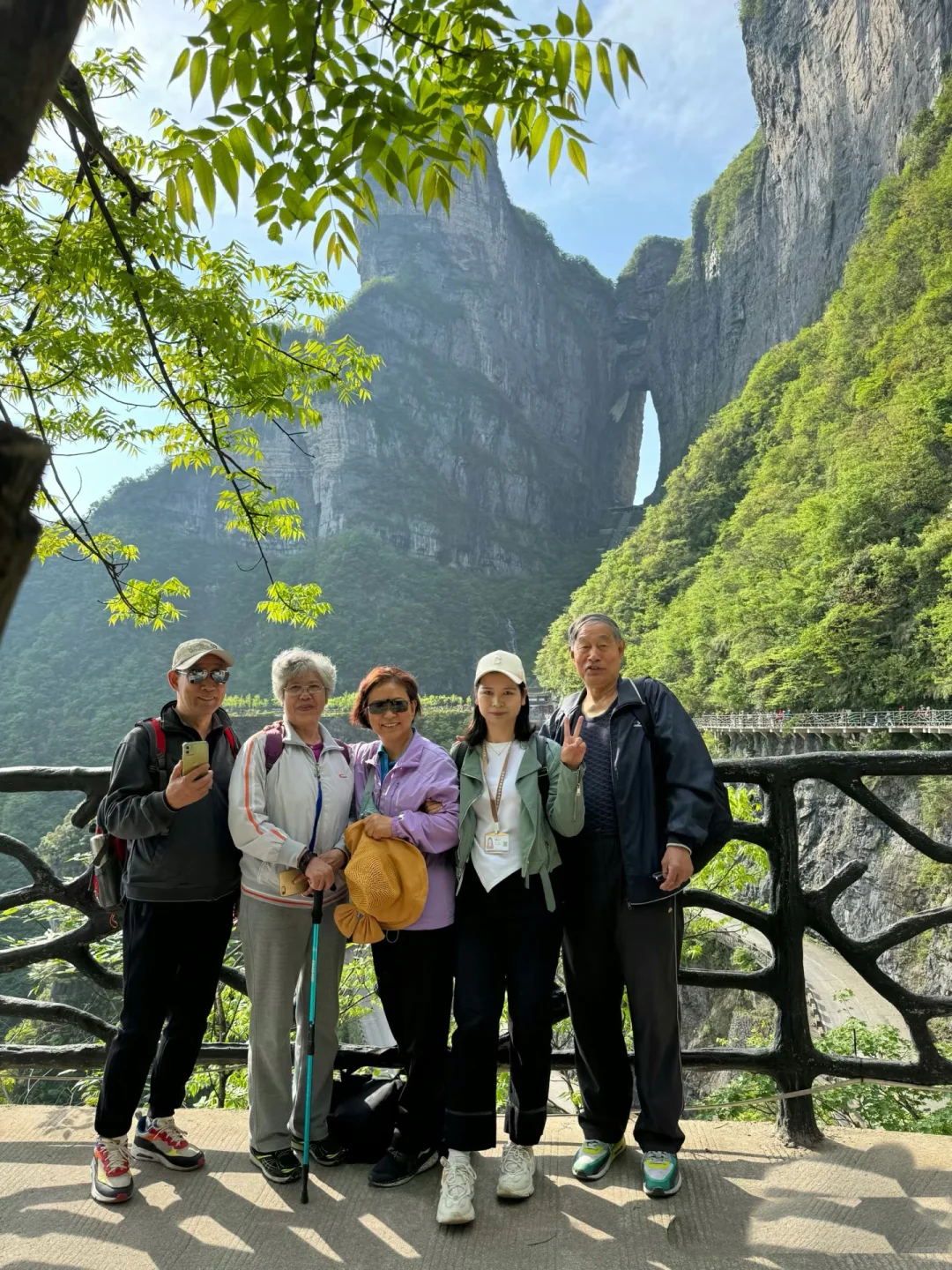 去张家界跟这种车的团，太舒适啦！